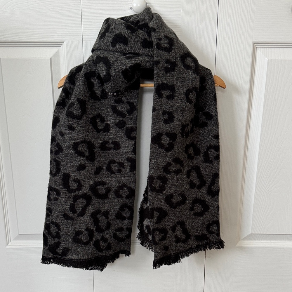 ZARA Gray and Black Leopard Print Scarf